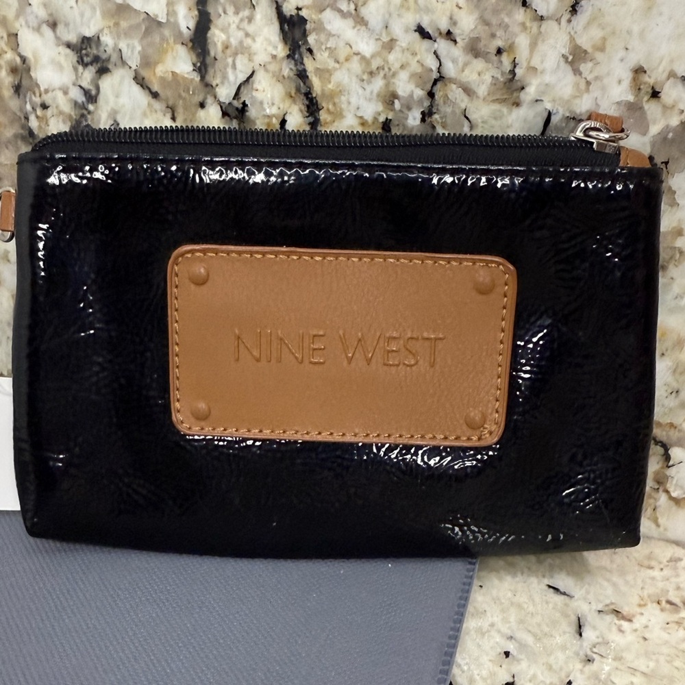 EUC Nine West Vintage Glossy Black and Tan Wristlet